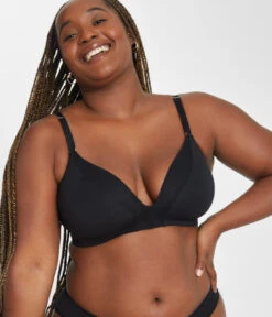 The All-Day Deep V No-Wire: Jet Black -Livery Store 3 on model front2 all day deep v no wire jet black