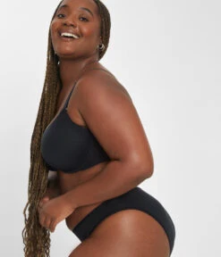 The All-Day T-Shirt Bra: Jet Black -Livery Store 3 on model front2 all day t shirt bra jet black